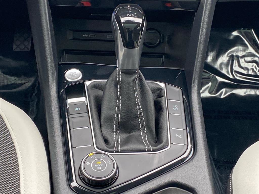 Used 2025 Volkswagen Taos SE image 10