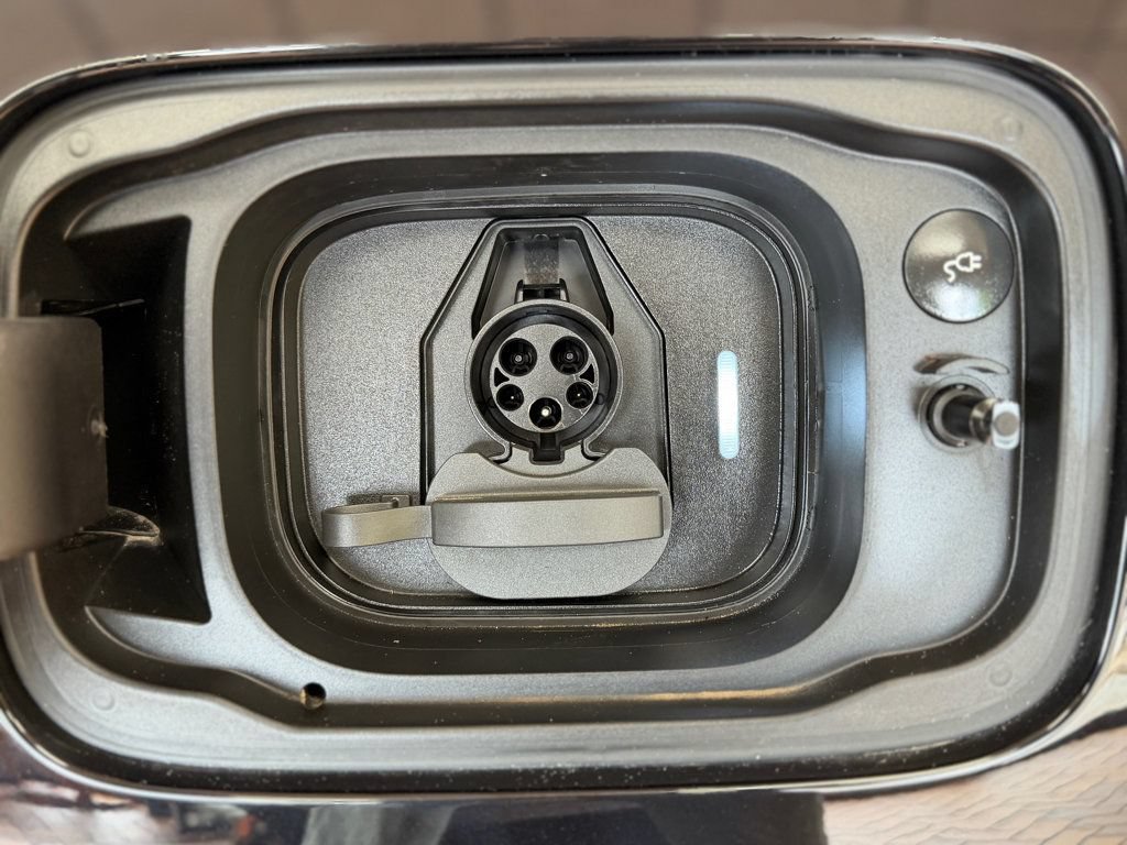Used 2025 Volvo EX90 Plus AWD/4WD image 29