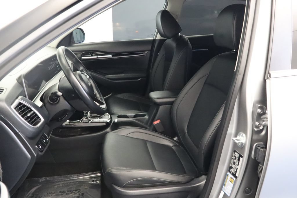 Used 2024 Kia Seltos EX FWD image 19