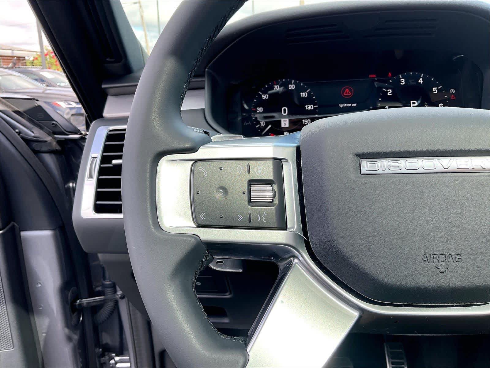 Used 2025 Land Rover Discovery Dynamic SE AWD/4WD image 20