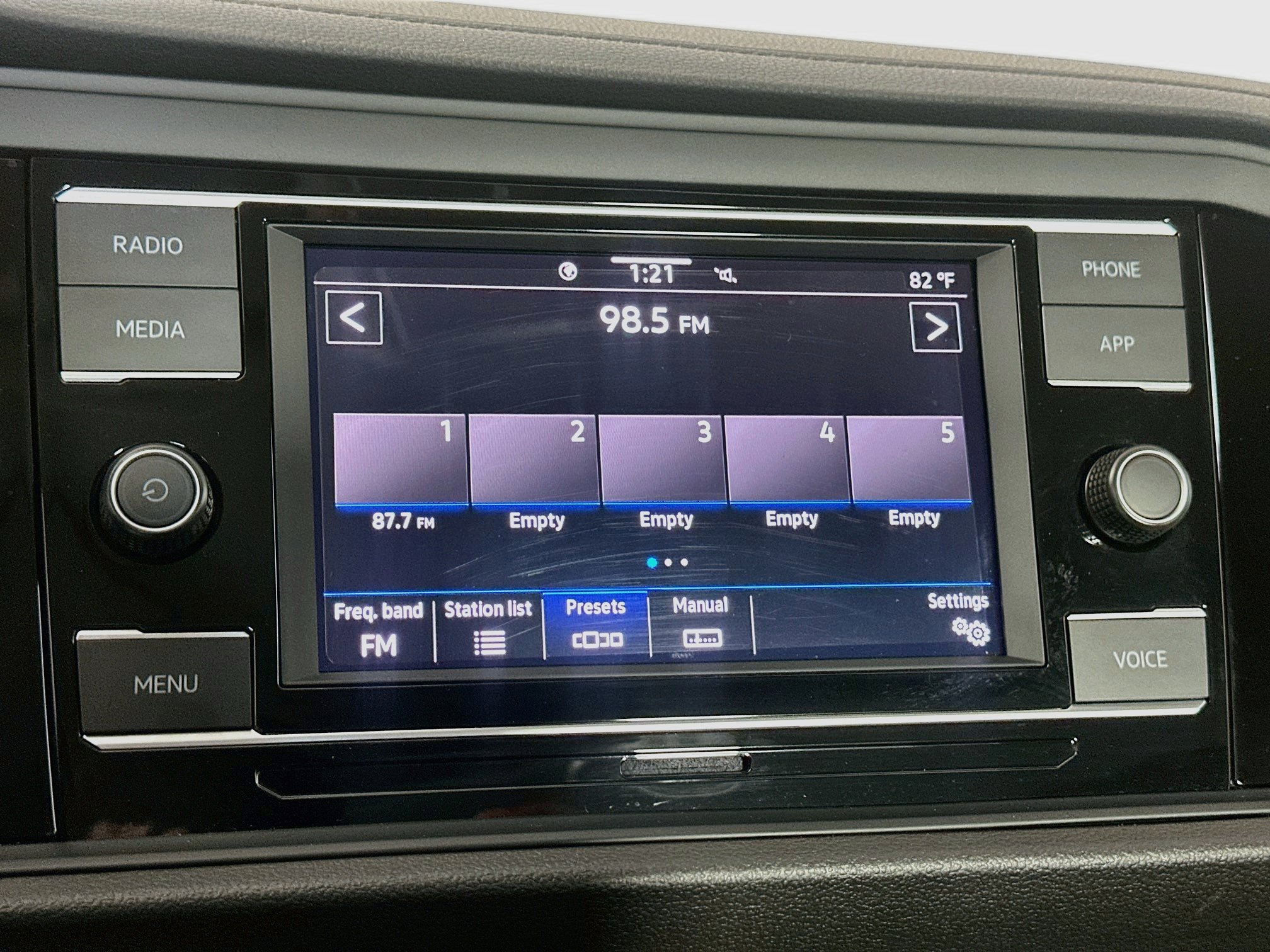 Used 2024 Volkswagen Jetta SE w/ Panoramic Sunroof Package FWD image 21
