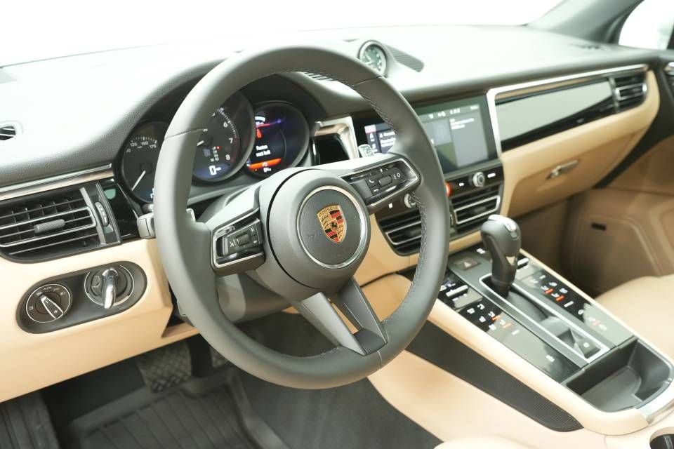 New 2026 Porsche Macan AWD/4WD image 4