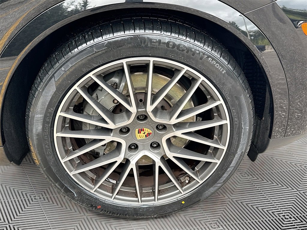 Used 2019 Porsche Cayenne S w/ Premium Plus Package image 34