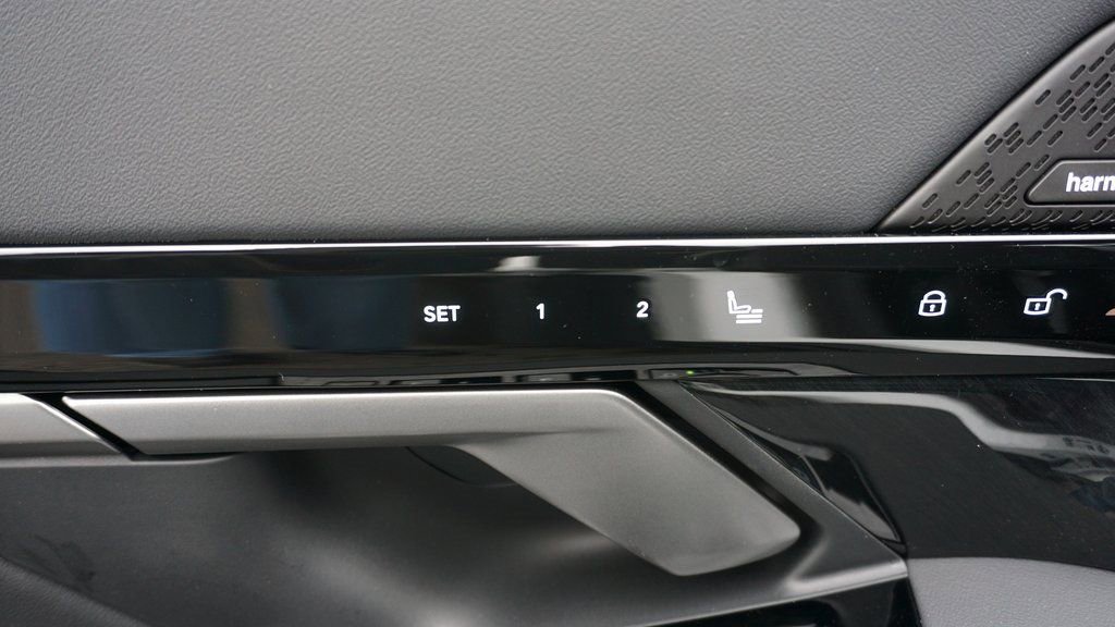 Used 2026 BMW 530i xDrive w/ Premium Package image 9