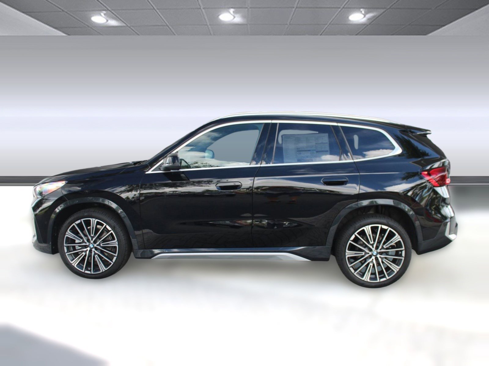 Used 2026 BMW X1 xDrive28i w/ Technology Package AWD/4WD image 2