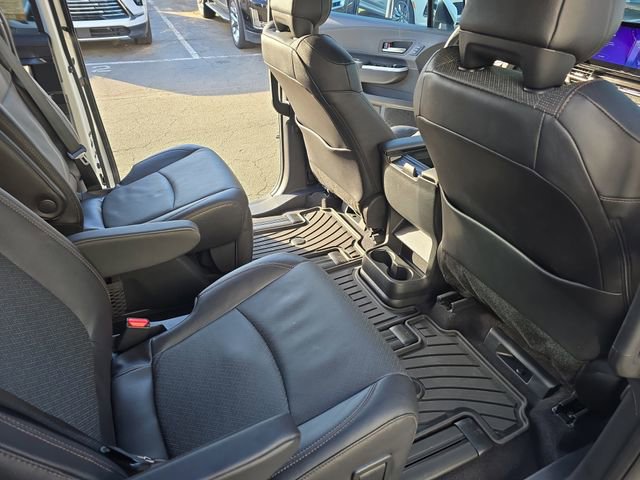 Used 2025 Toyota Sienna Limited image 11