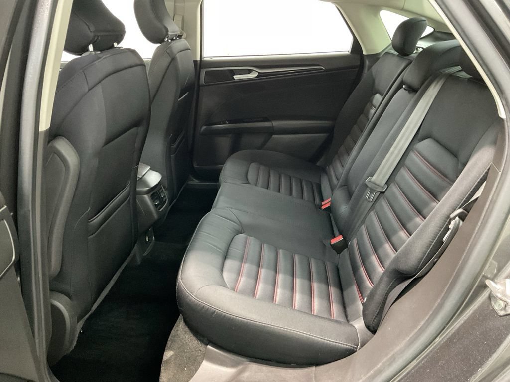 Used 2015 Ford Fusion SE w/ Equipment Group 201A FWD image 21