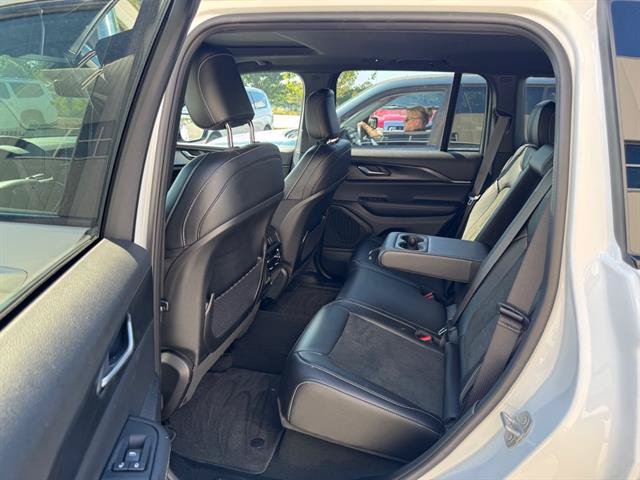 Used 2025 Jeep Grand Cherokee Altitude AWD/4WD image 12