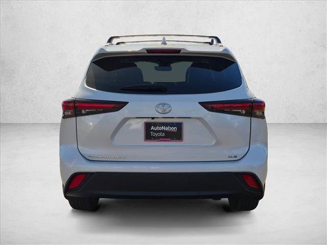 Certified 2024 Toyota Highlander XLE FWD image 7
