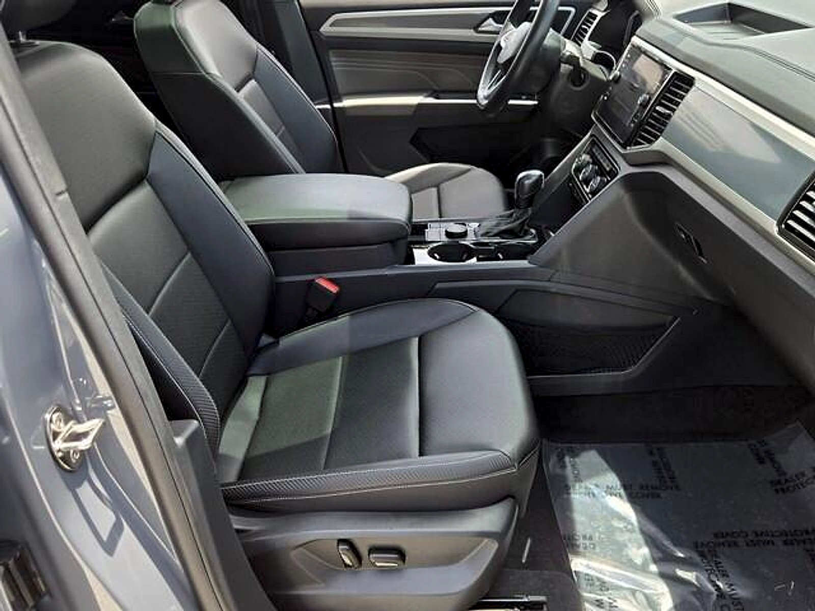 Used 2023 Volkswagen Atlas Cross Sport SEL R-Line AWD/4WD image 17