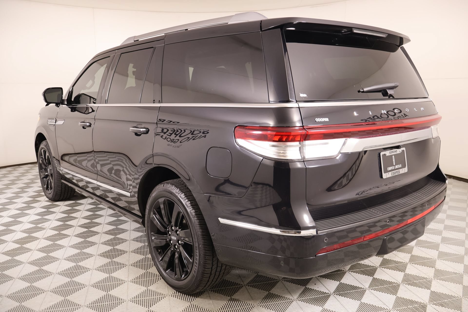 Used 2022 Lincoln Navigator Reserve AWD/4WD image 25