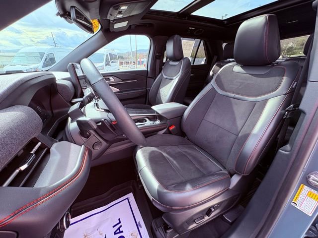 Used 2025 Ford Explorer ST image 28