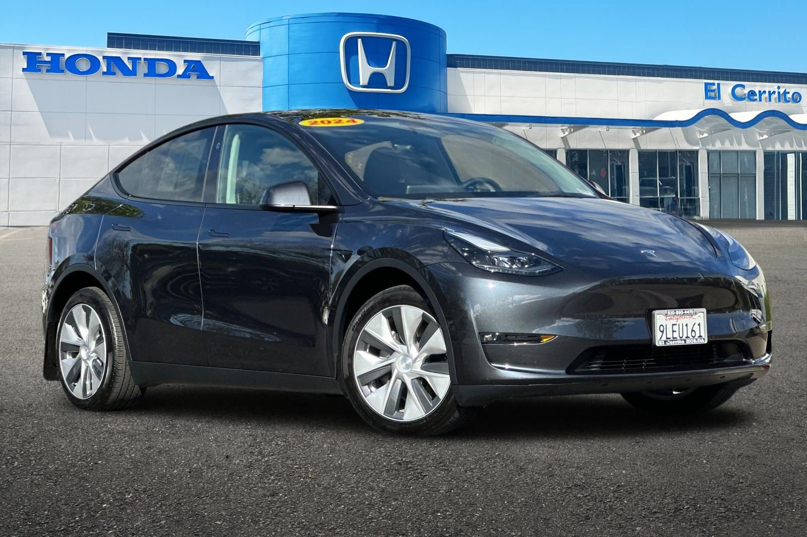 Used 2024 Tesla Model Y Long Range image 1