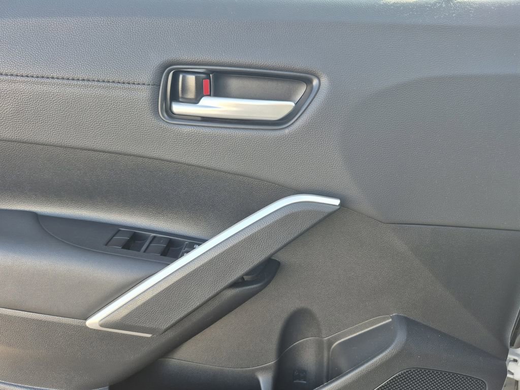 Used 2024 Toyota Corolla Cross XLE w/ Convenience Package image 7