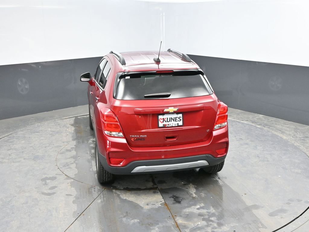 Used 2020 Chevrolet Trax LT w/ Sun & Sound Package image 28