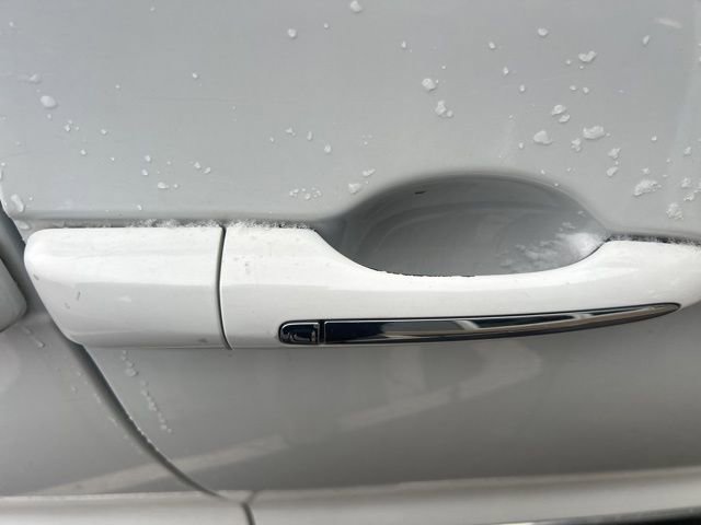 Used 2018 Chrysler Pacifica Touring-L image 7