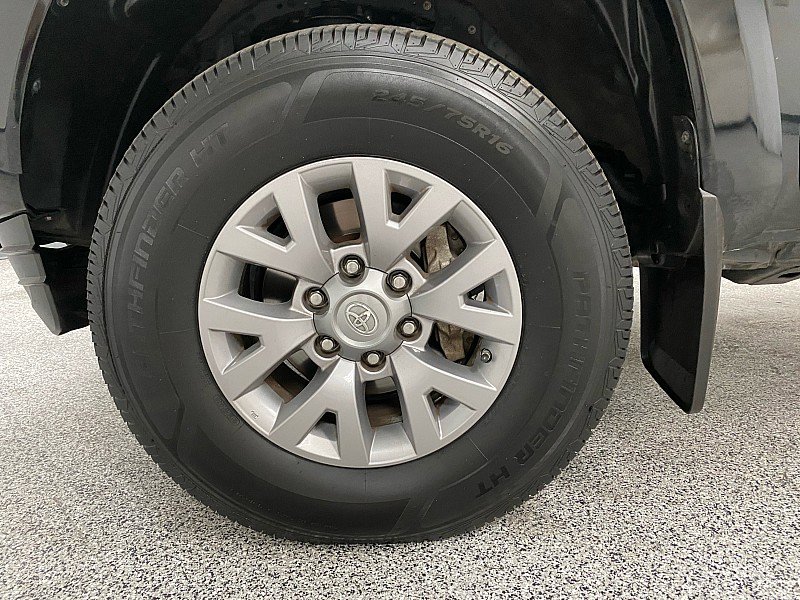 Used 2019 Toyota Tacoma SR5 AWD/4WD image 23