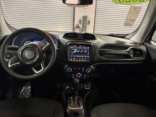 Used 2023 Jeep Renegade Altitude AWD/4WD image 12