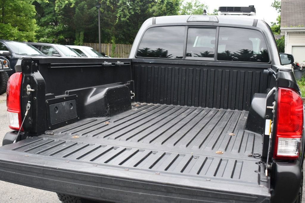 Used 2017 Toyota Tacoma TRD Sport image 11