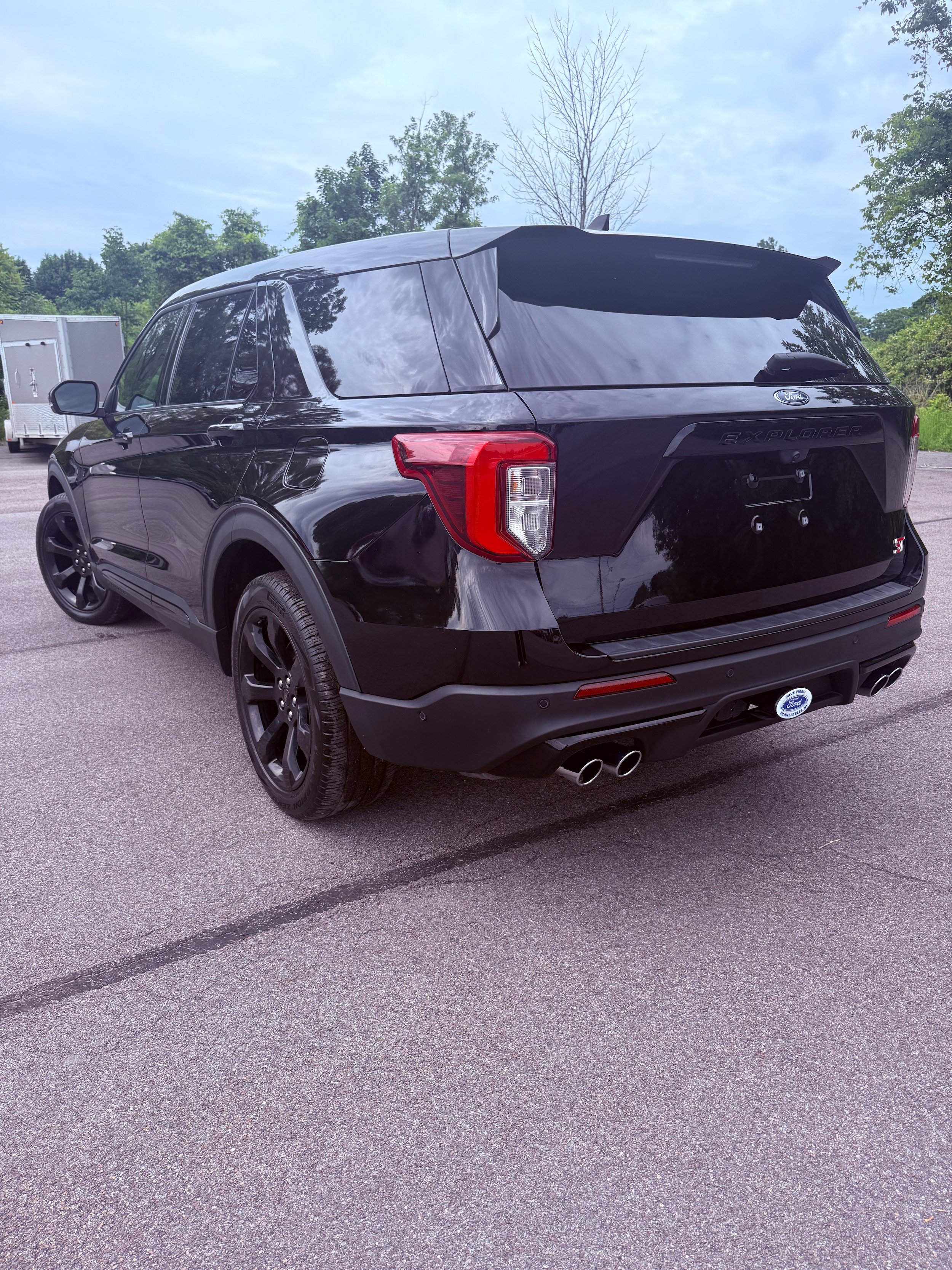 Used 2022 Ford Explorer ST w/ Equipment Group 401A AWD/4WD image 2