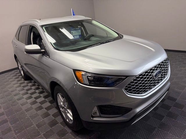 Used 2023 Ford Edge SEL w/ Convenience Package AWD/4WD image 2