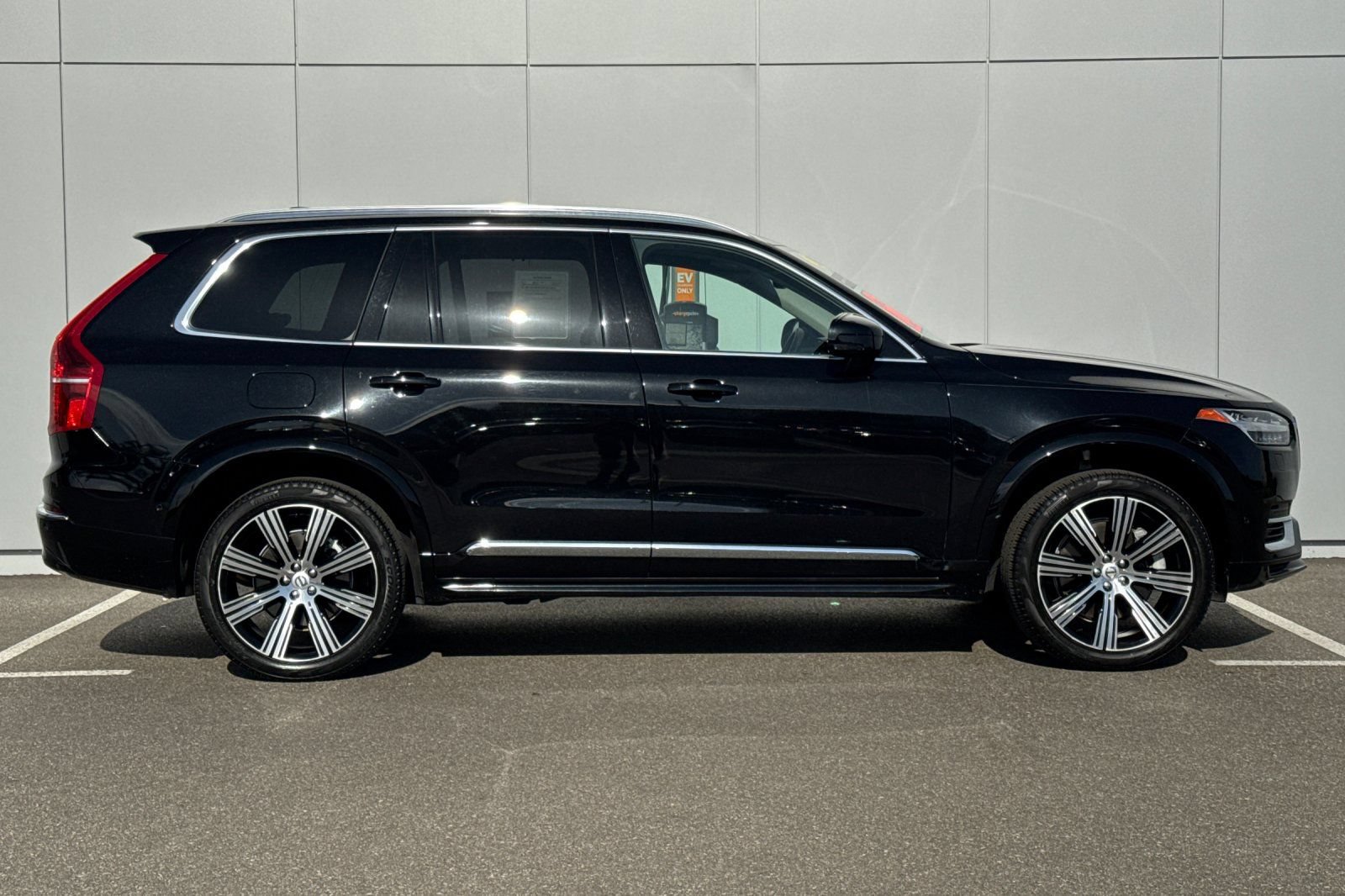 Used 2025 Volvo XC90 T8 Ultra w/ Protection Package Premier AWD/4WD image 6