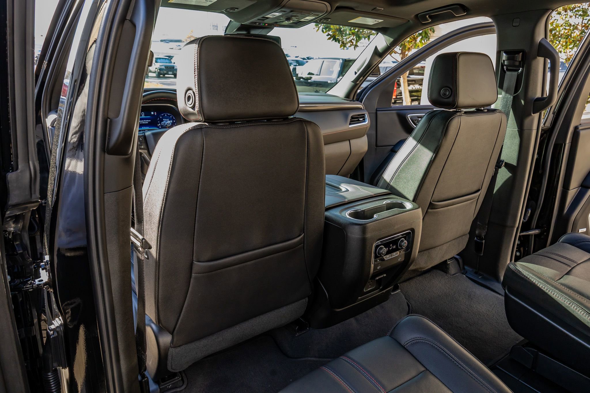 Used 2023 Chevrolet Suburban RST w/ Sport Performance Package image 33