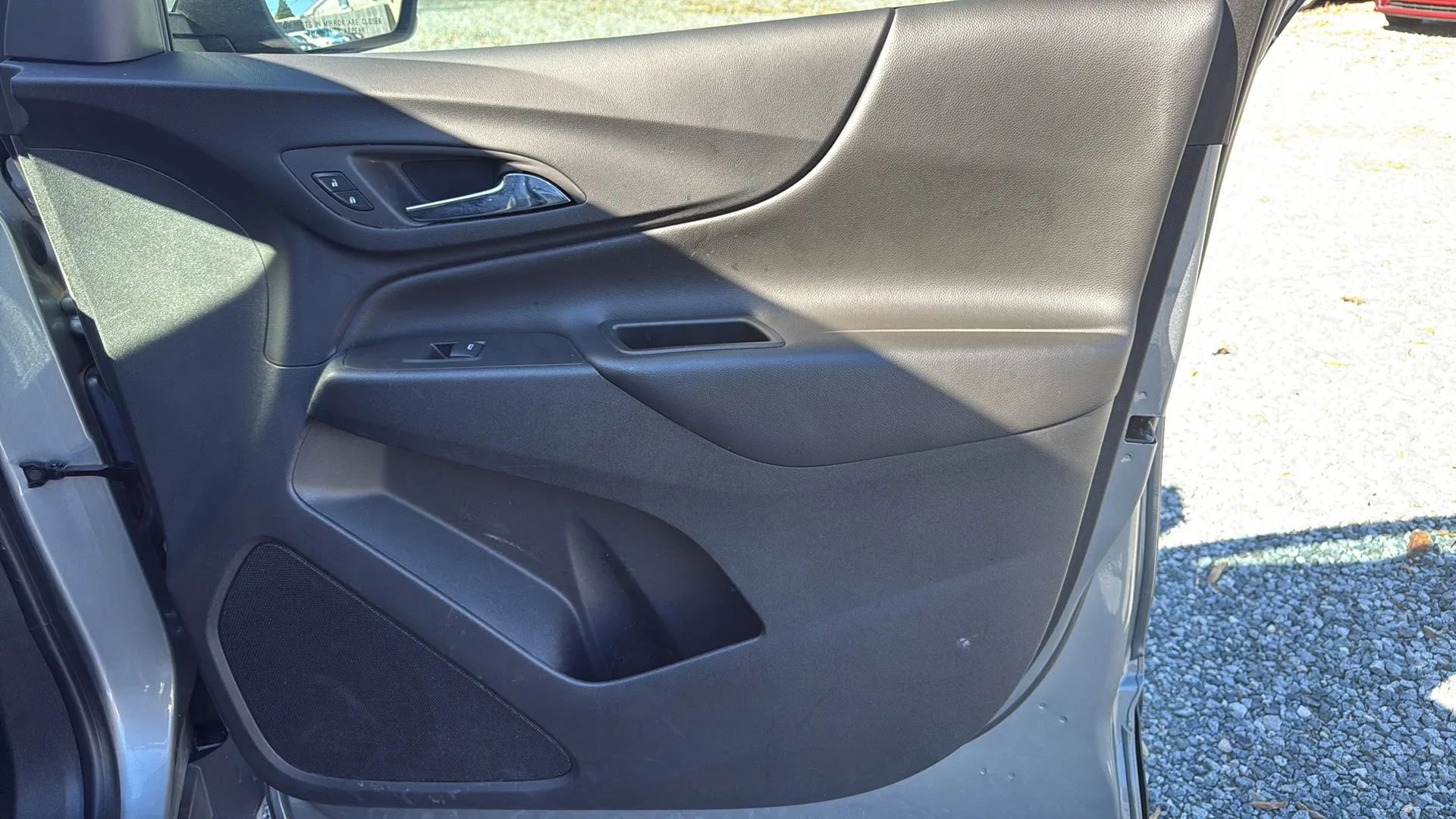 Used 2023 Chevrolet Equinox LT image 28