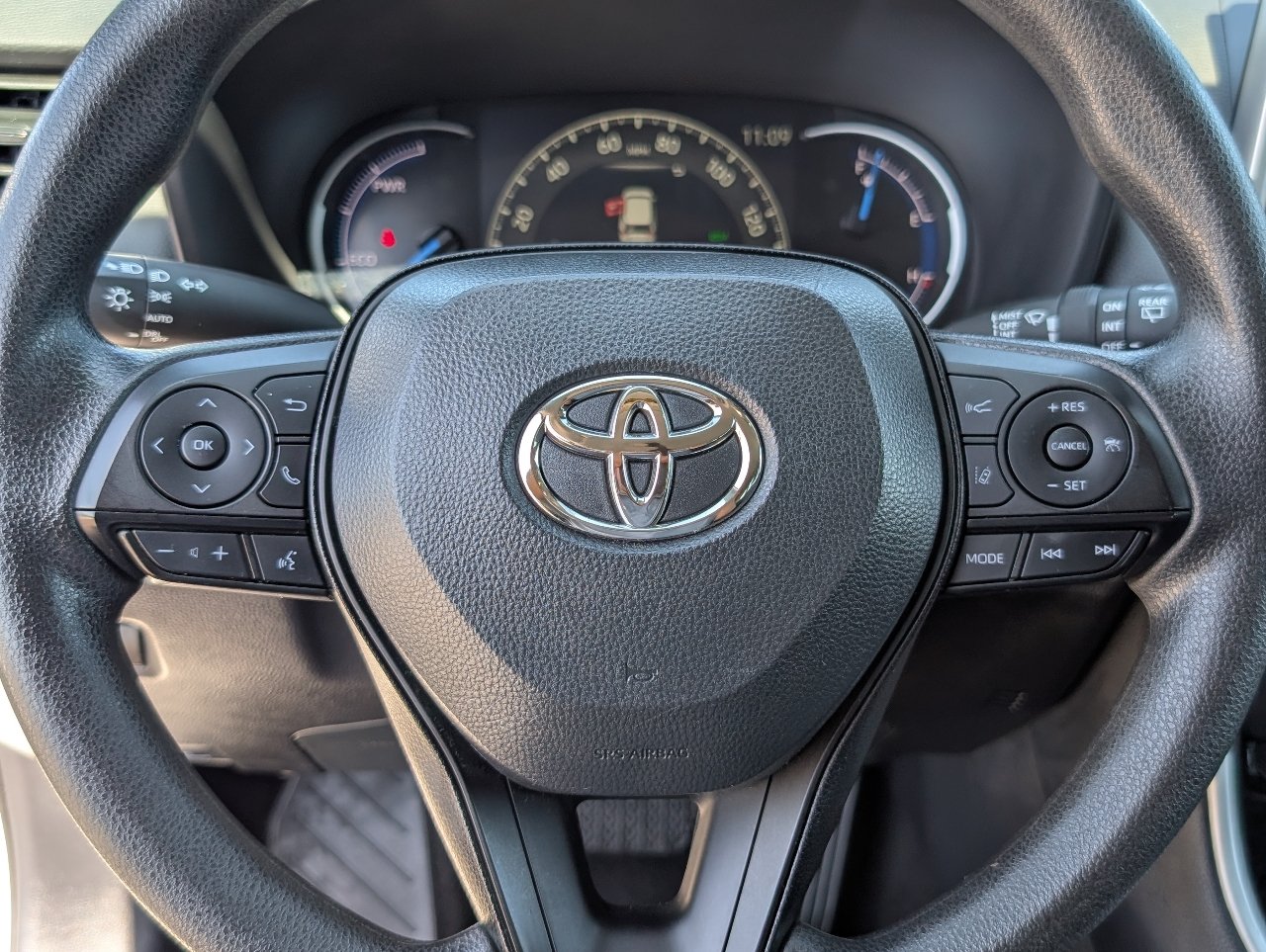 Used 2025 Toyota RAV4 XLE AWD/4WD image 18