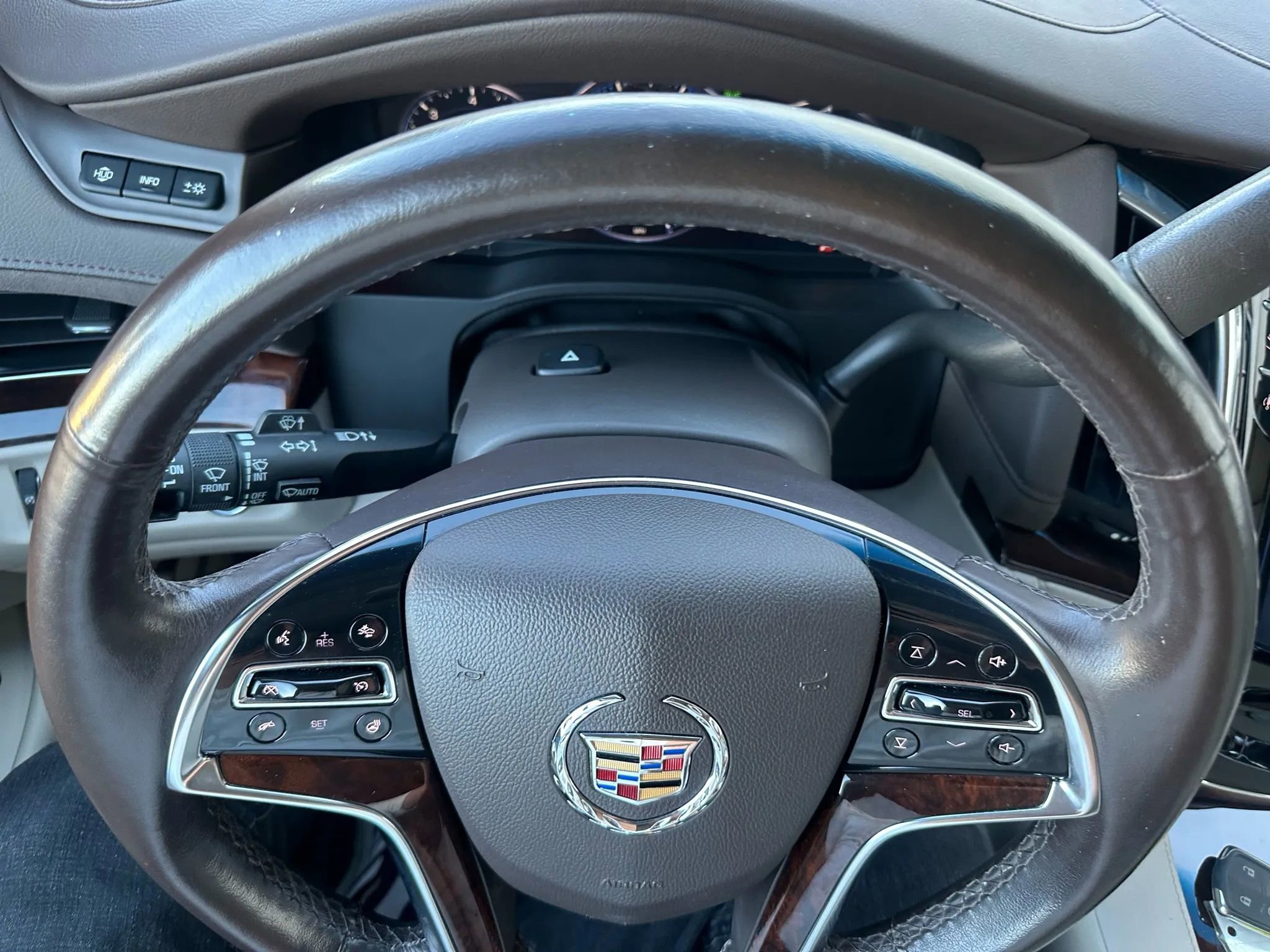 Used 2015 Cadillac Escalade Luxury image 38