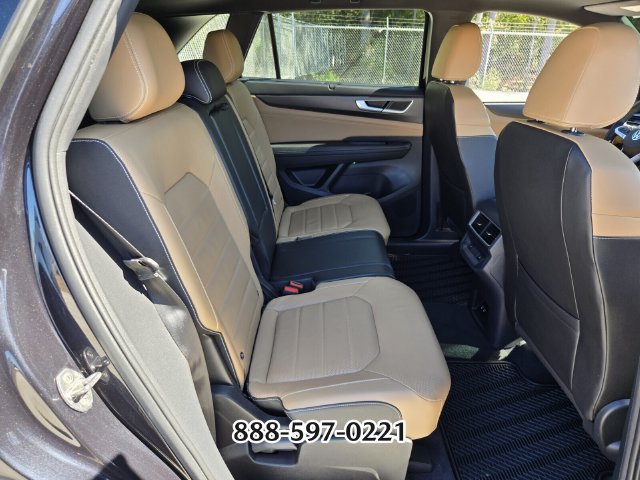 Certified 2024 Volkswagen Atlas Cross Sport SEL R-Line AWD/4WD image 18