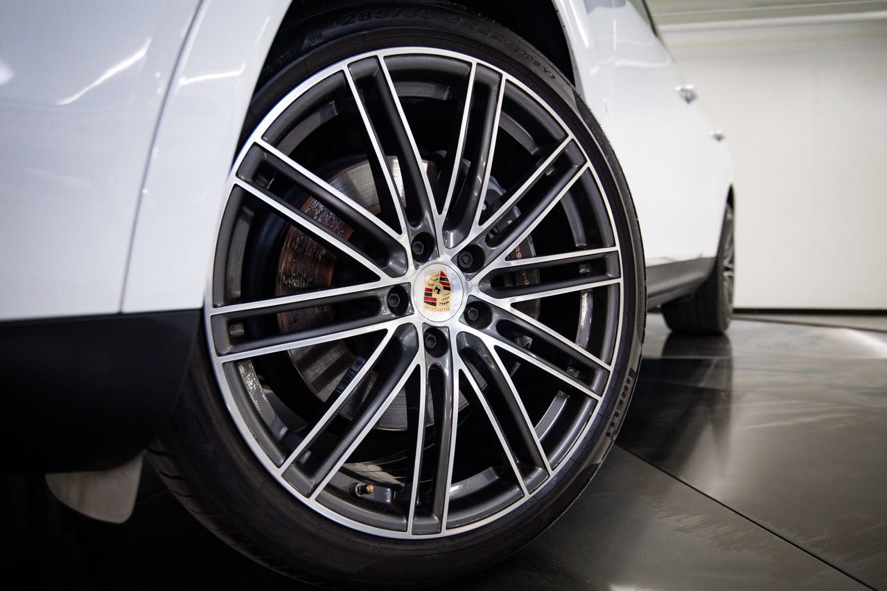 Certified 2023 Porsche Cayenne Platinum Edition AWD/4WD image 12