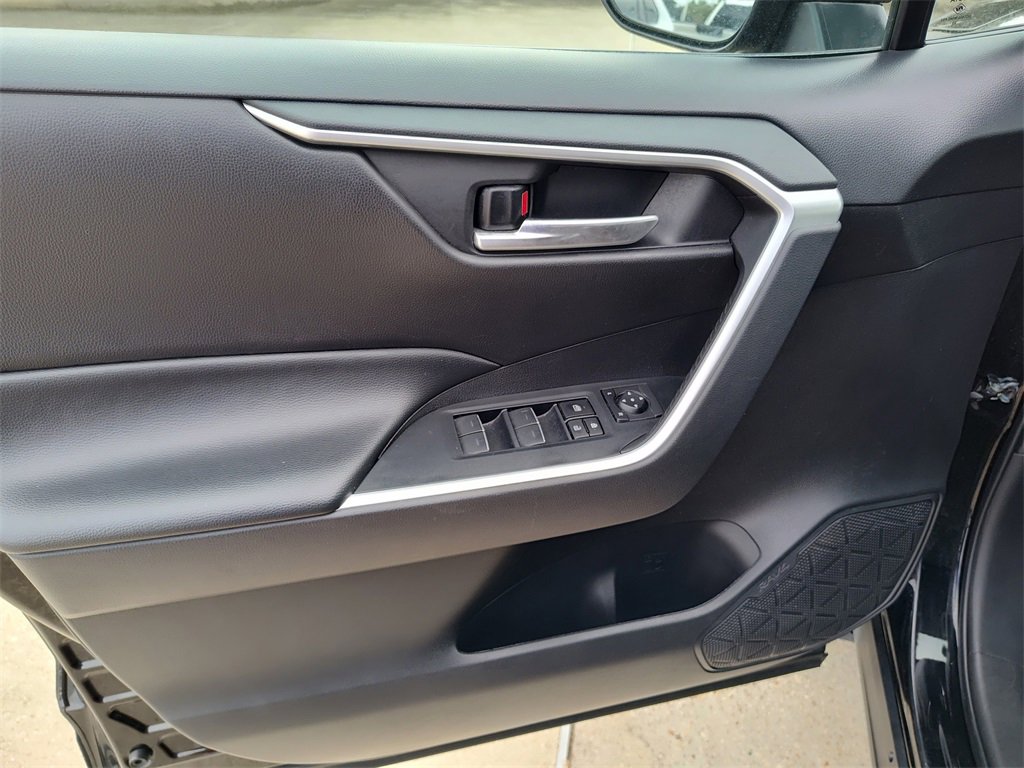 Used 2024 Toyota RAV4 XLE image 21