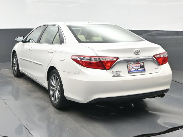 Used 2017 Toyota Camry XLE w/ Moonroof Package FWD image 4