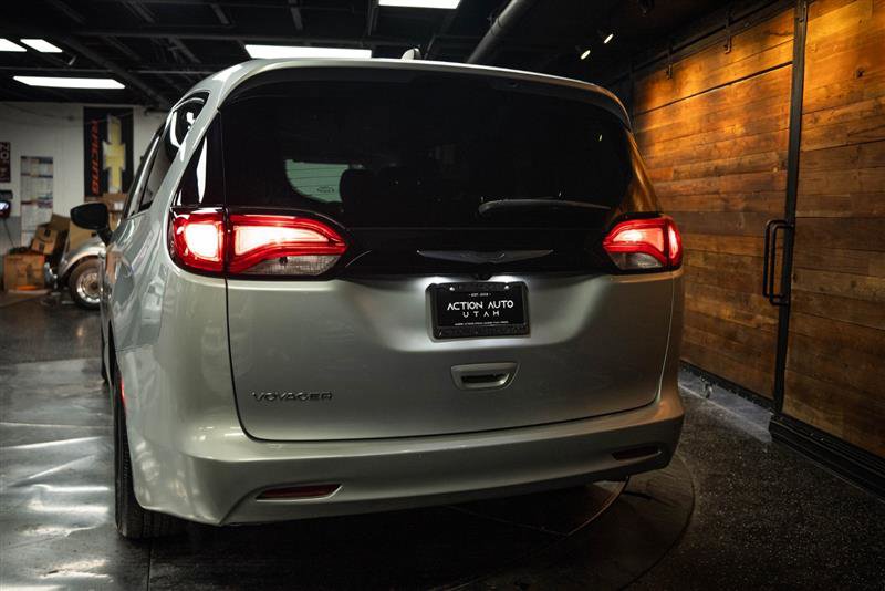 Used 2023 Chrysler Voyager LX image 6