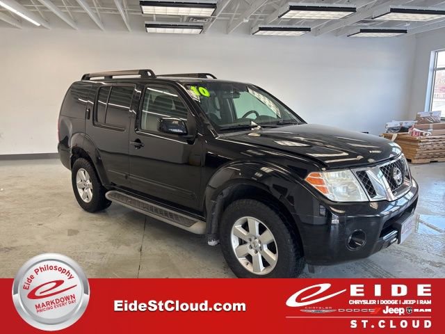 Used 2010 Nissan Pathfinder SE image 1