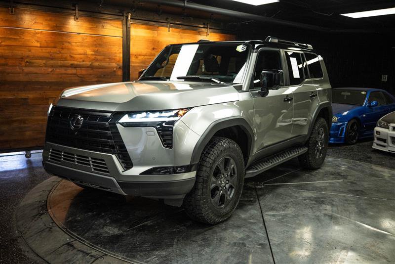 Used 2024 Lexus GX 550 image 2