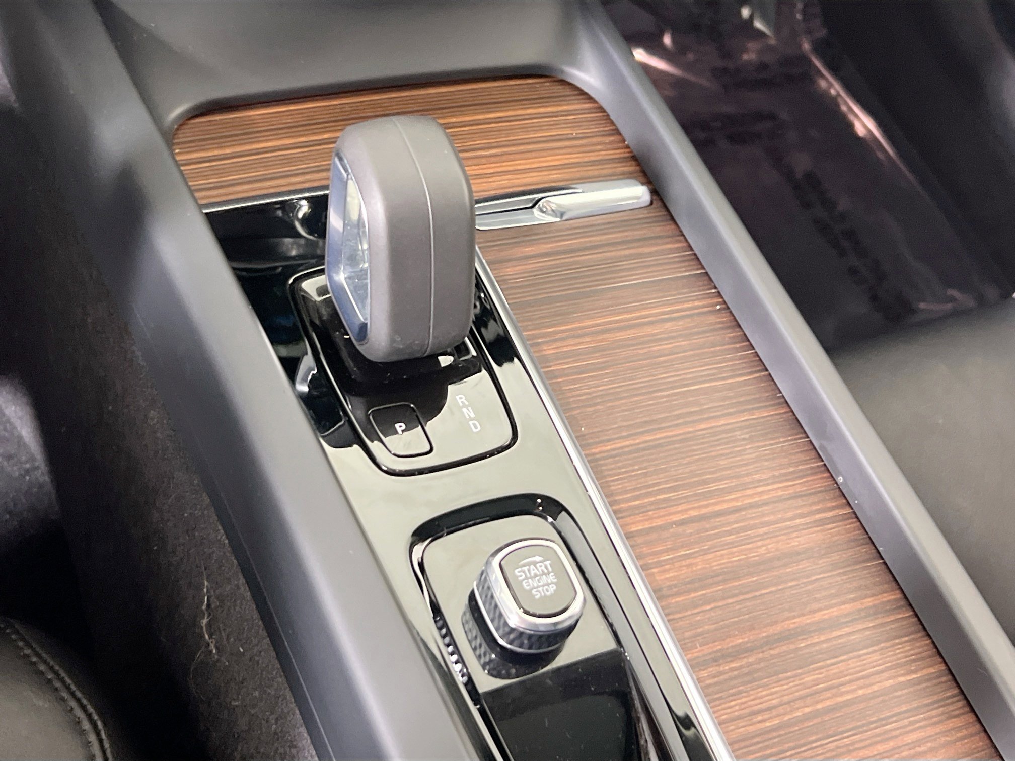 Used 2022 Volvo S60 B5 Momentum w/ Premium Package image 16