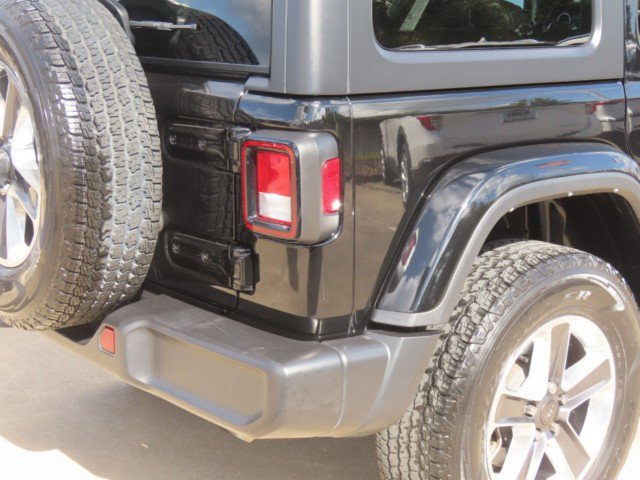 Used 2022 Jeep Wrangler Unlimited Sahara w/ Cold Weather Group AWD/4WD image 10
