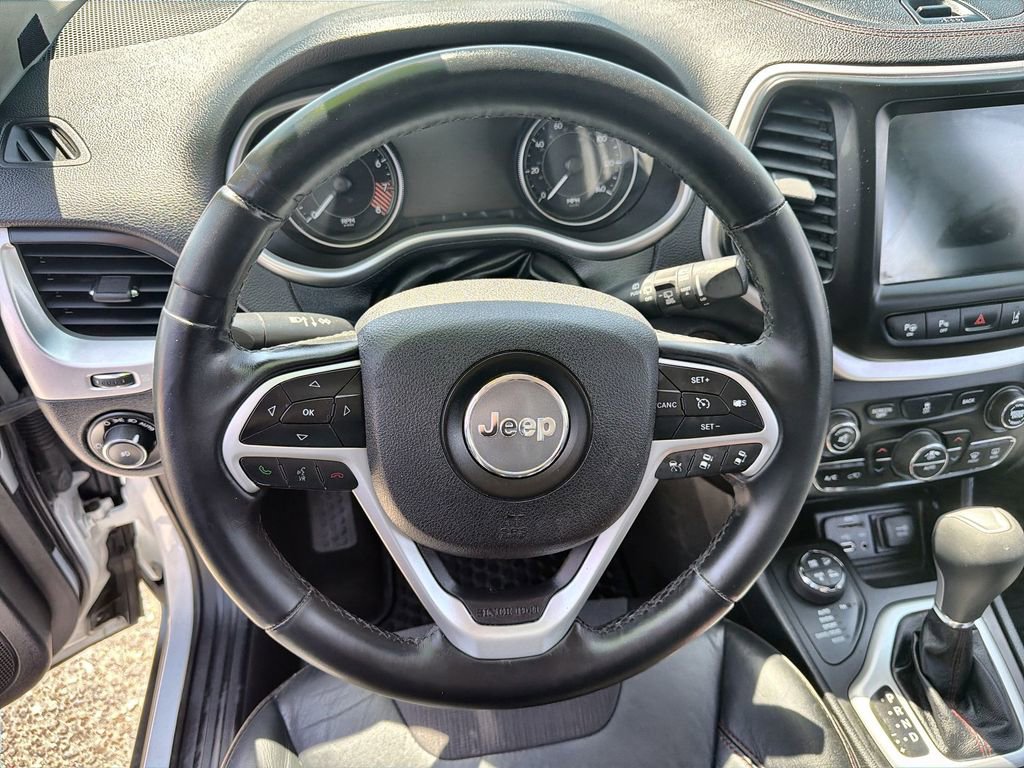 Used 2014 Jeep Cherokee Trailhawk w/ Technology Group AWD/4WD image 11