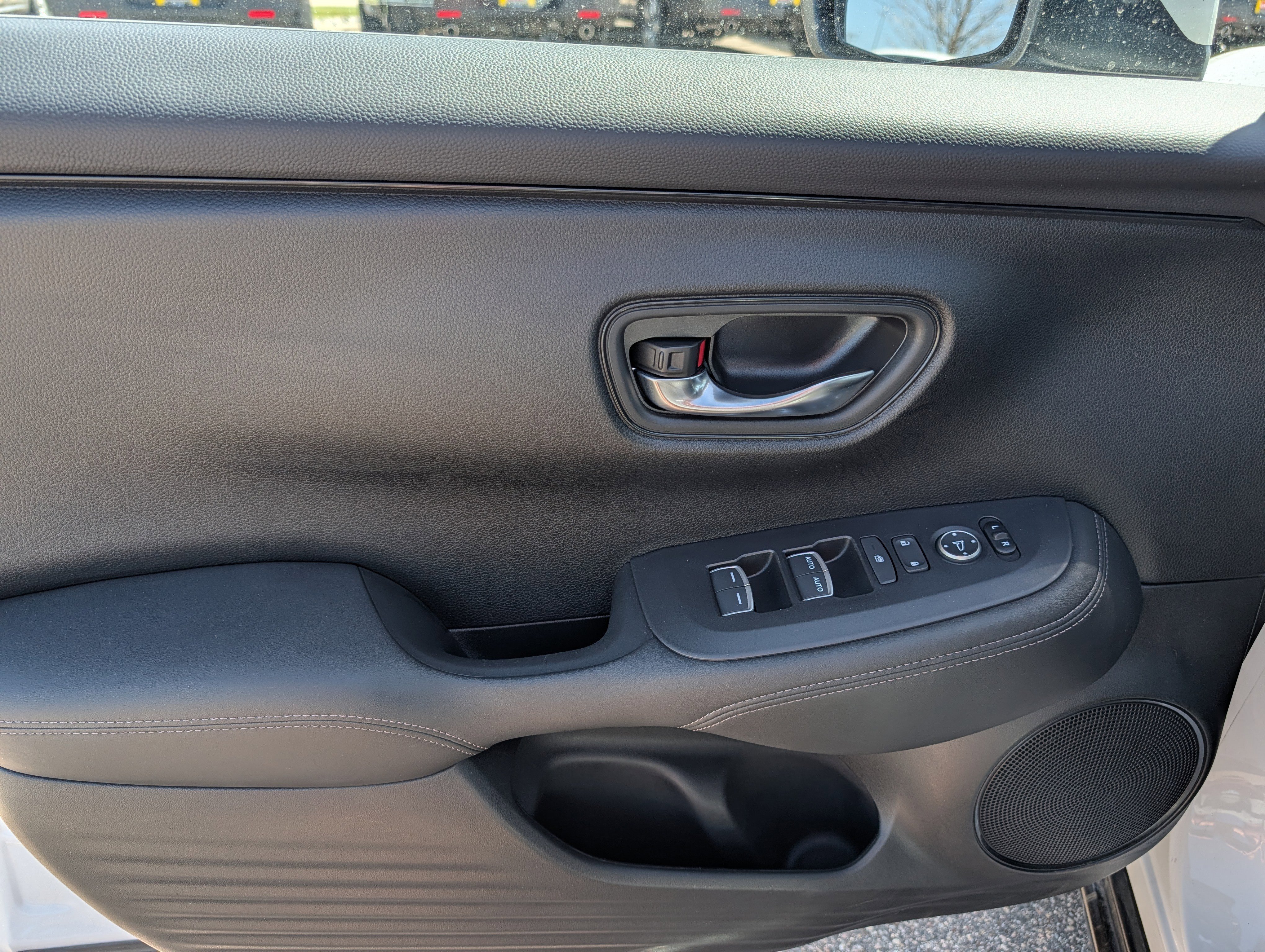 Used 2024 Honda HR-V EX-L image 23