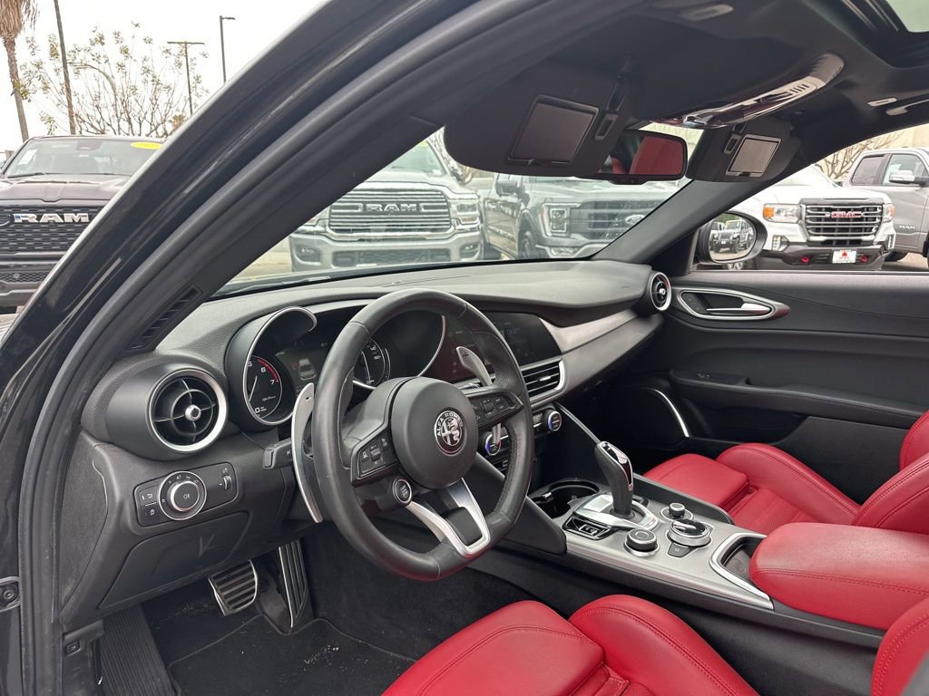 Used 2023 Alfa Romeo Giulia Veloce image 9