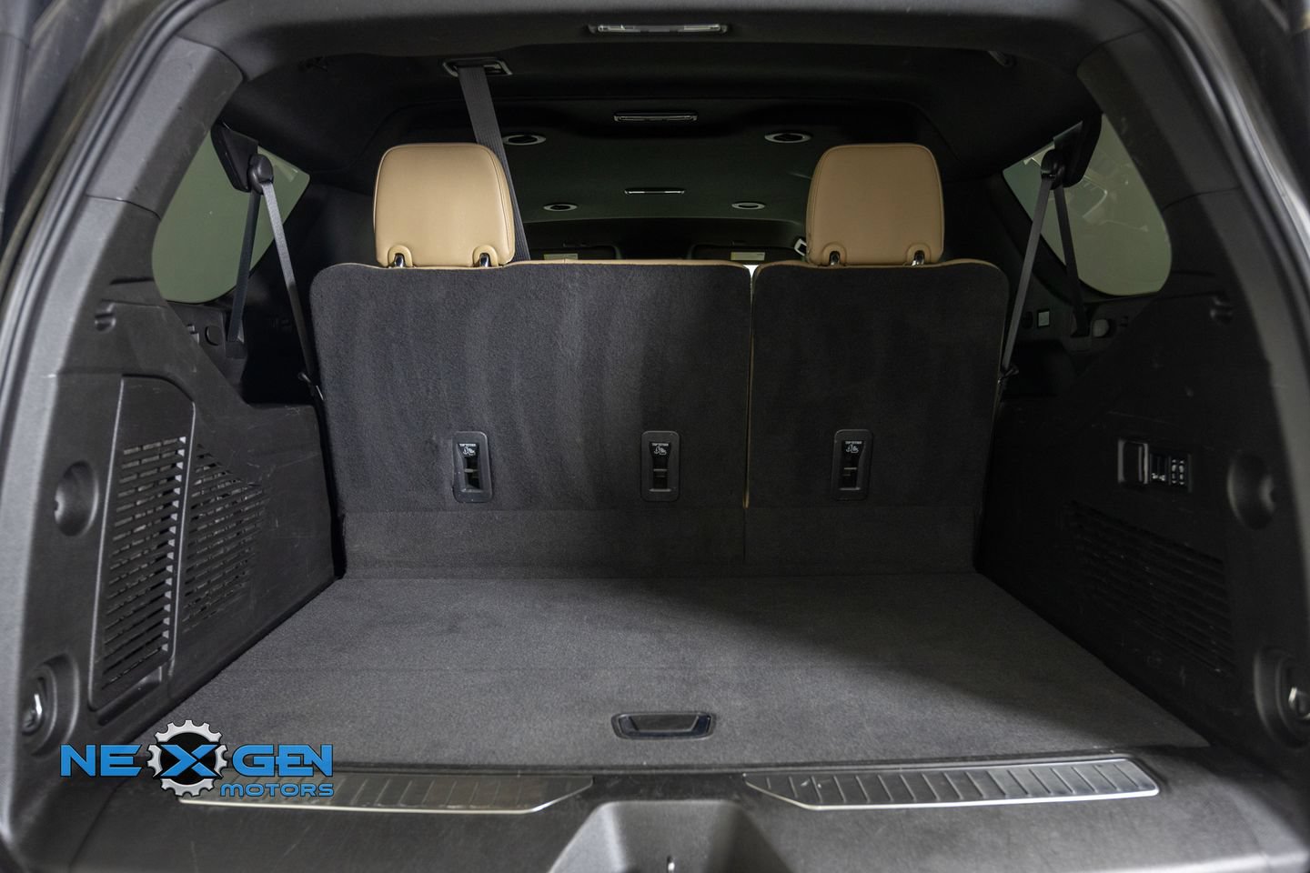 Used 2022 Chevrolet Suburban Premier AWD/4WD image 33