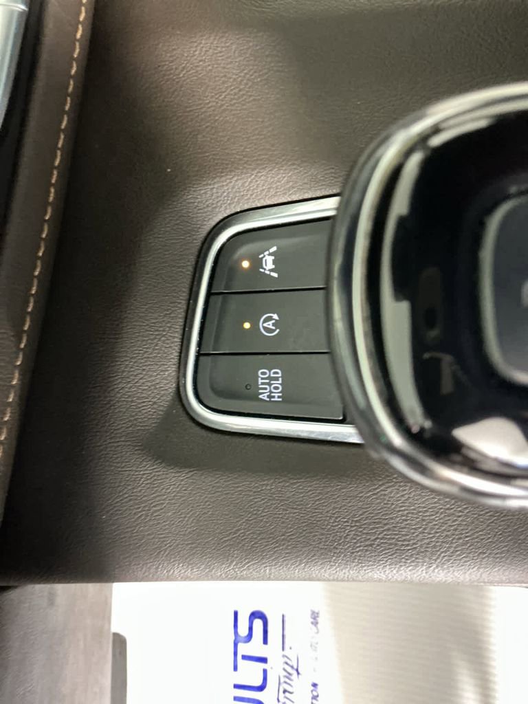 Used 2022 Cadillac Escalade Premium Luxury image 48