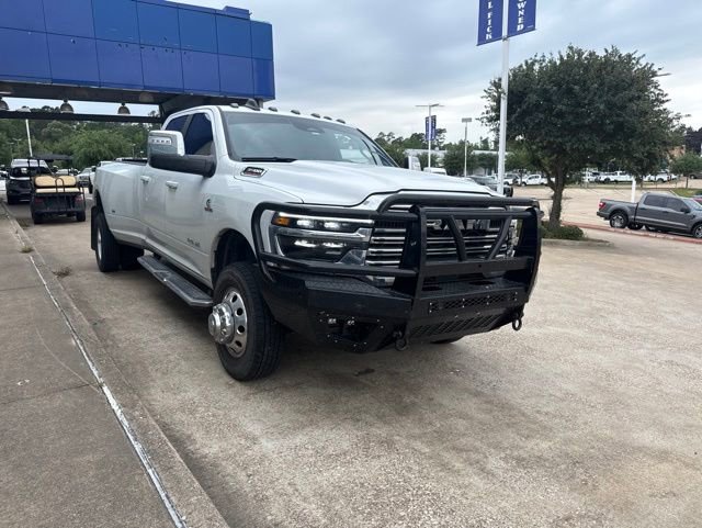 Used 2025 RAM 3500 Laramie AWD/4WD image 4