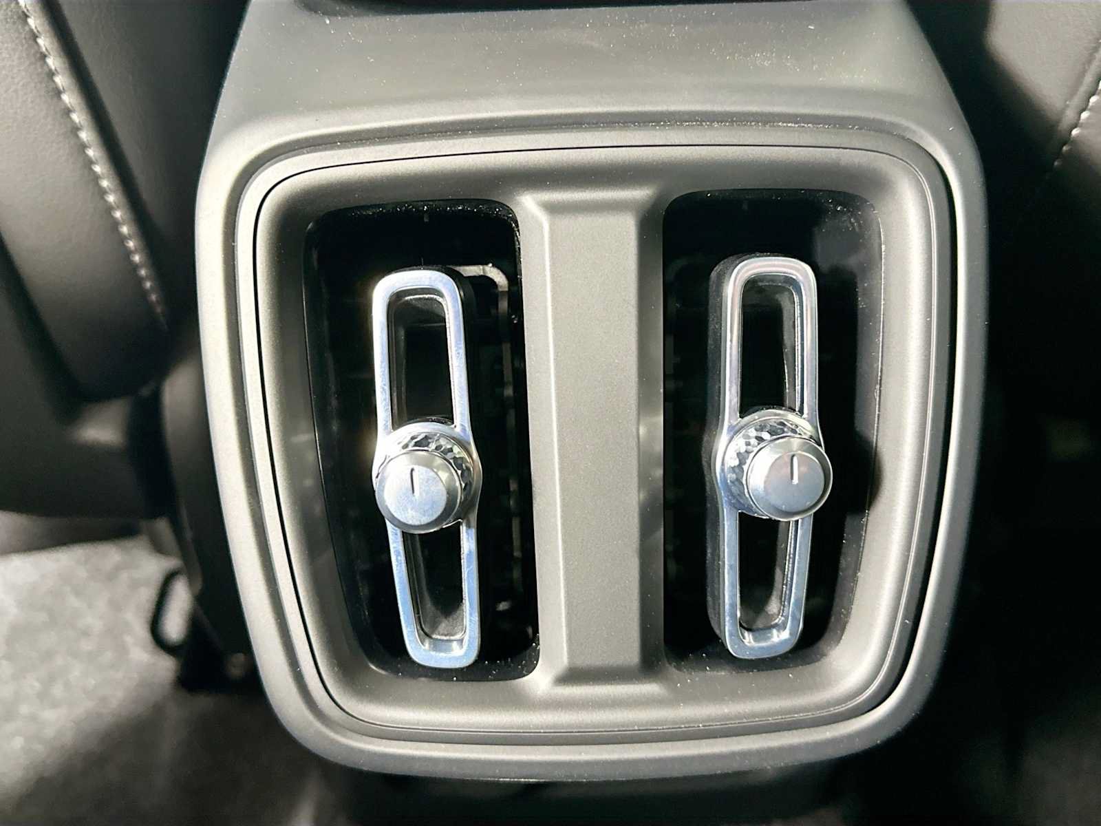Used 2025 Volvo XC40 B5 Core w/ Climate Package AWD/4WD image 23
