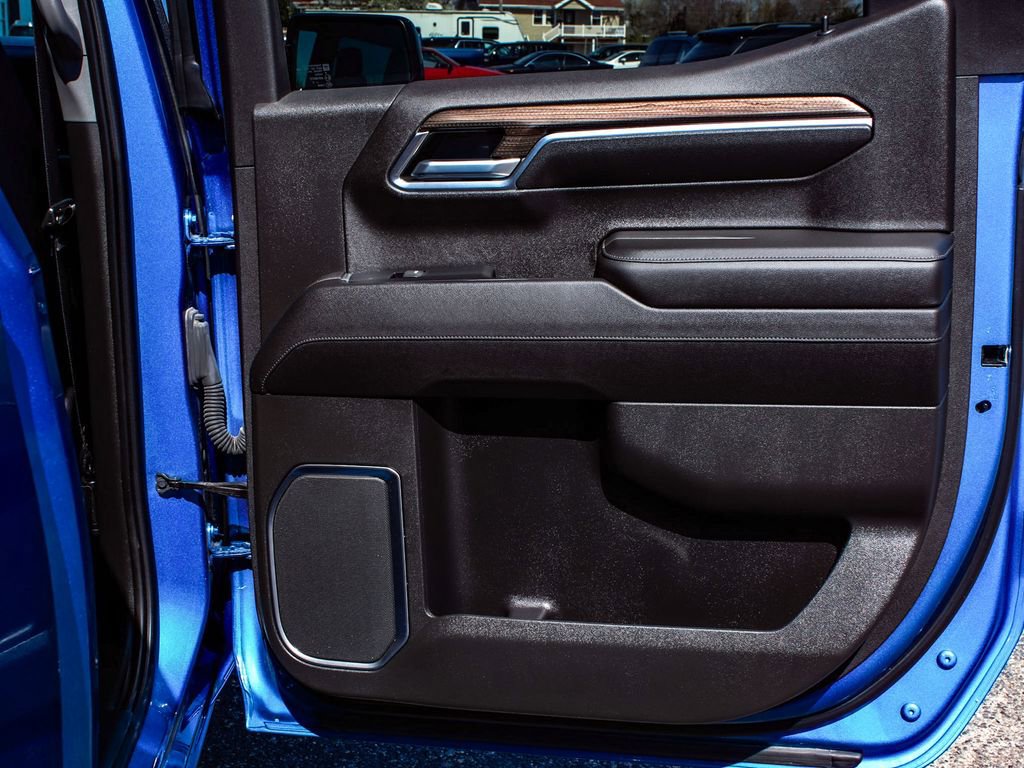 Used 2022 Chevrolet Silverado 1500 RST w/ LPO, Dark Essentials Package AWD/4WD image 12