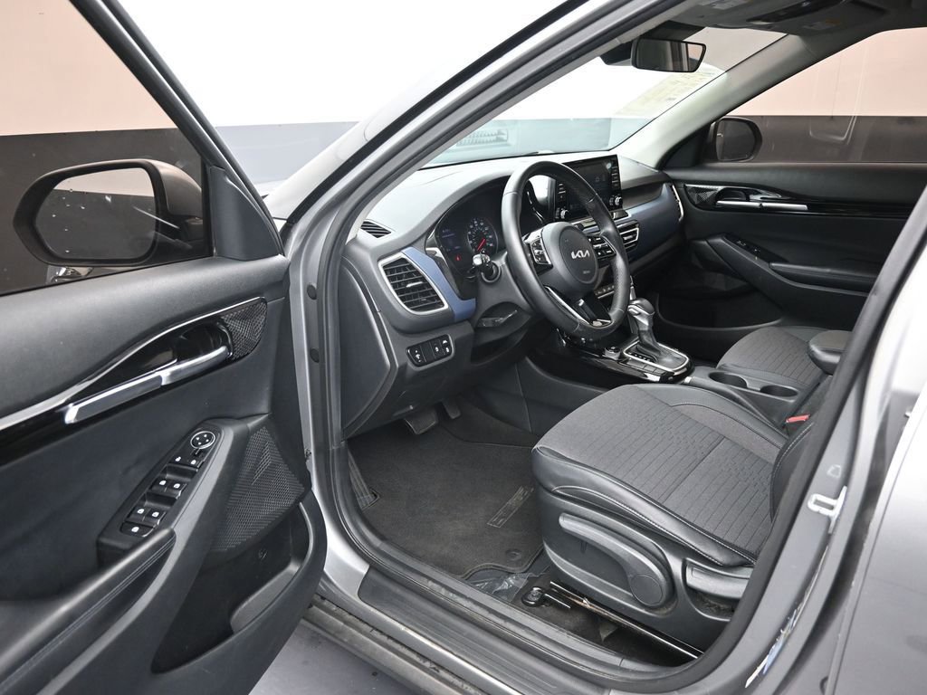 Used 2023 Kia Seltos S FWD image 10