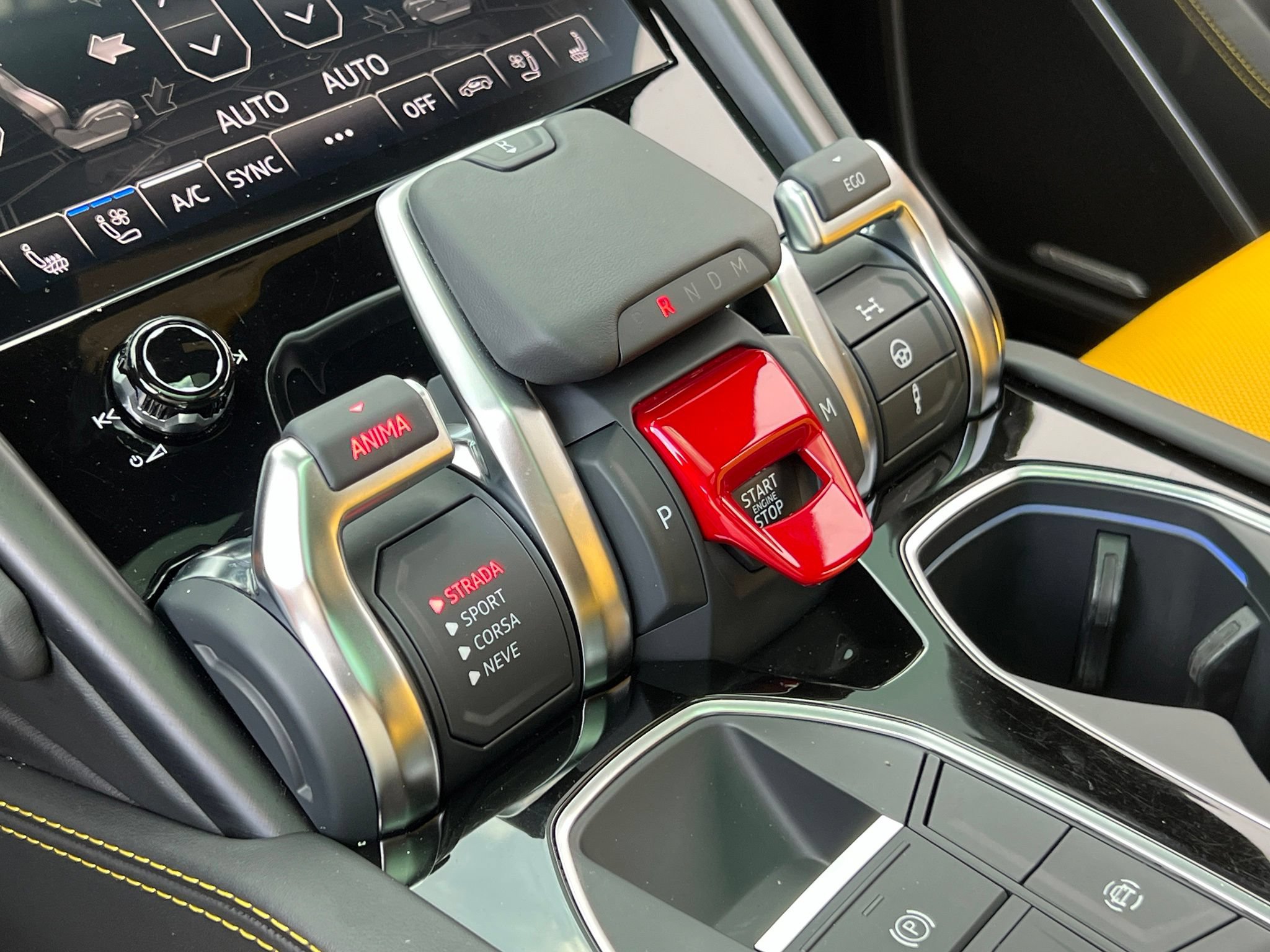 Used 2022 Lamborghini Urus AWD/4WD image 36