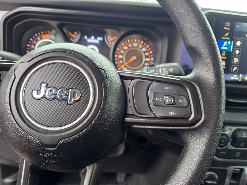 Used 2025 Jeep Wrangler Sport AWD/4WD image 19